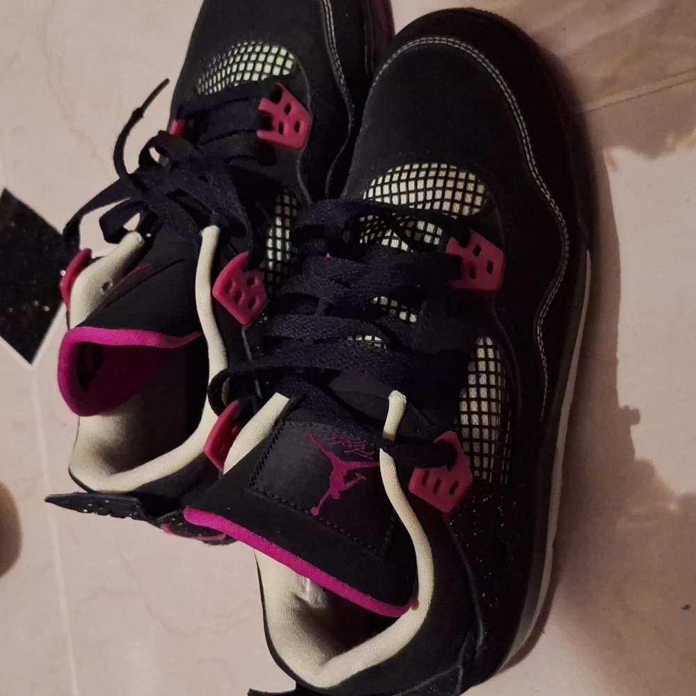 Sneakers - Picture 2 of 3